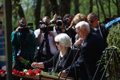  Dan sjećanja na žrtve zločina u NDH: Položeni vijenci i služen parastos u Donjoj Gradini (FOTO) 