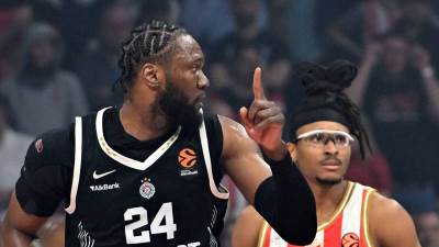  Bruno Fernando se žali da su ga udarali u derbiju 