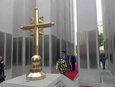  Banjaluka obilježava Dan grada: Položeni vijenci na Centralnom spomen-obilježju poginulim borcima VRS 