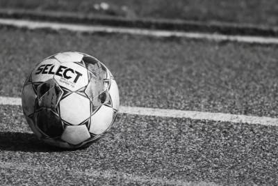  Prekinuta utakmica u Vitezu: Gostujući fudbaler preminuo na terenu! 