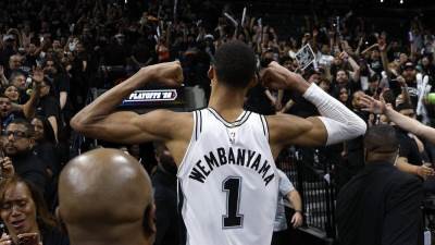  viktor vembanjama ceka jokica u plejofu 