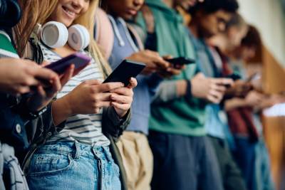  Da li zabrana mobilnih telefona u školama daje rezultate? Studije pokazale šta se postiglo 