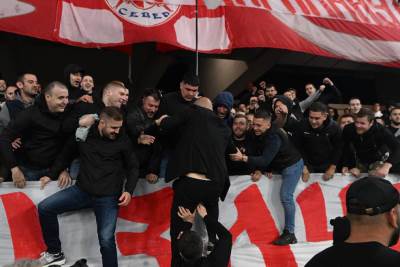  Stanković slavio sa navijačima poslije pobjede Zvezde 