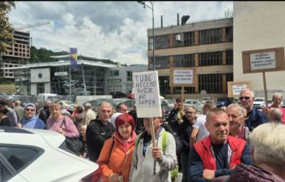  Radnici "Krivaje" pred Vladom FBiH 
