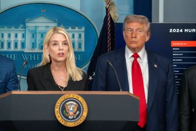  pam bondi, donald tramp 