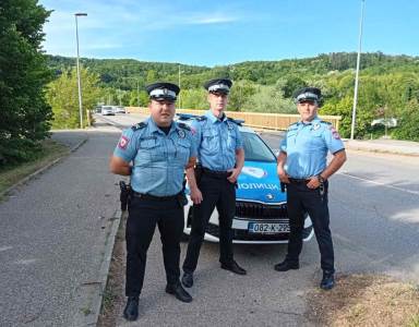  Policajci spriječili muškarca da skoči sa mosta u Vrbas 