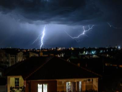  Telefon može da eksplodira ako ga koristite dok grmi 