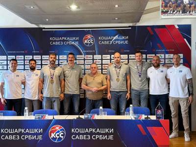  Basketaši Srbije se vratili iz Varšave 