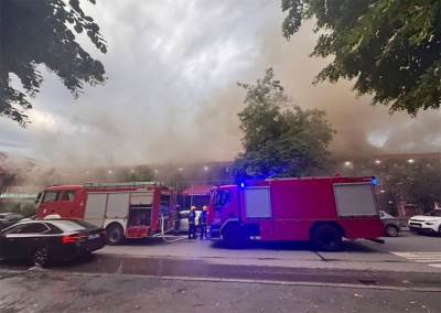  Veliki požar u tržnom centru Enjub na Novom Beogradu 