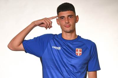  Vuk Roganović potpisao trogodišnji ugovor sa Crvenom zvezdom 