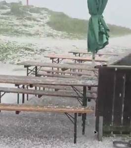  Snažno nevrijeme prećeno gradom pogodilo Austriju i Sloveniju 