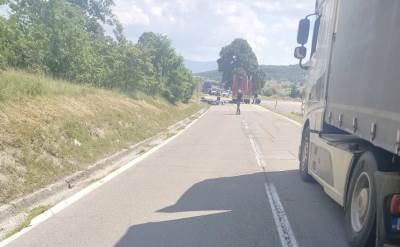  Težak udes na putu između Bosanskog Petrovca i Drvara 