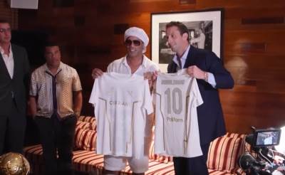  Ronaldinjo predstavljen u Raveni 