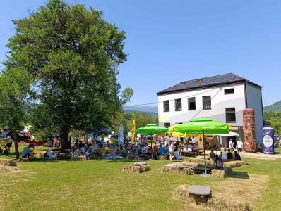  Počeo 7, festival na otvorenom u Peckoj 