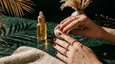  Kako pravilno skinuti lak za nokte? Greška koju većina žena pravi može oštetiti nokte 