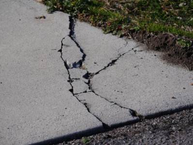  Kako popraviti rupe i pukotine u betonskom prilazu: Potrebni materijali i alati 