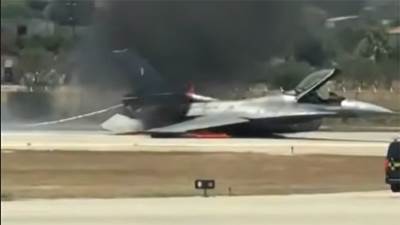  Avion prinudno sletio na Zakintos, pa se zapalio 