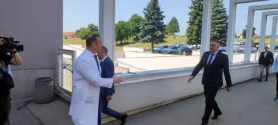  Minić u posjeti UKC-u RS 