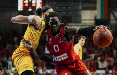  Koliko Crvena zvezda nudi Džonatanu Motliju 
