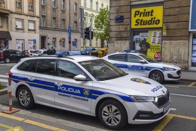 Skandal potresa hrvatsku policiju: Policajci osumnjičeni za intimne odnose u službenom automobilu 