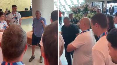  Svetislav Pešić održao govor košarkašima Srbije do 20 godina  
