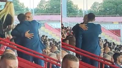  Dušan Tadić i Veljko Paunović se pozdravili prije utakmice Vojvodina Ajaks 
