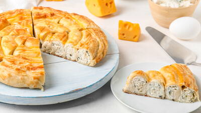  Hrskava grčka tiropita: Recept za pitu sa sirom gotovu za sat vremena 