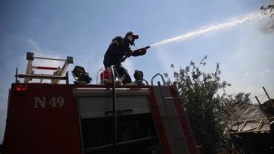  Tragične vijesti iz Grčke: Dvojica vatrogasaca stradala na dužnosti, vatra prijeti kućama na Kritu 