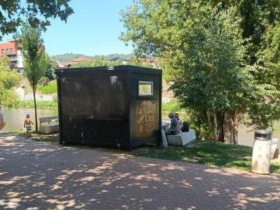  klanjanje kioska kod plaže Abacija u Banjaluci 