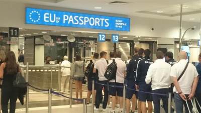  Fudbaleri-Vojvodine-i-Hajduka-sreli-su-se-na-aerodromu-u-Pragu 
