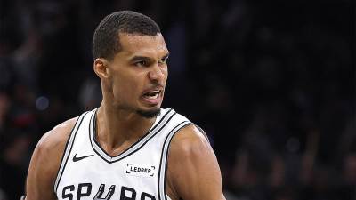  Viktor Vembanjama trenira sa Hakimom Olajdžuvonom 