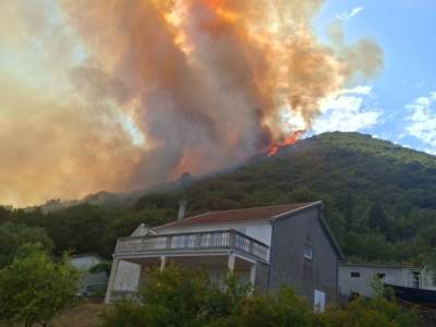  Trebinje uputilo vatrogasce u Herceg Novi zbog velikog požara kod Baošića 
