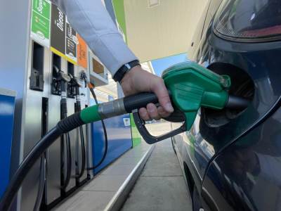  Zašto je otvor za gorivo kod nekih automobila lijevo, a kod drugih desno 