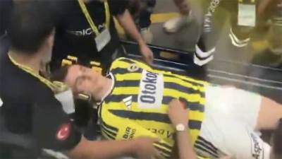  Srušio se fudbaler Fenerbahčea Kerem Akturkoglu 