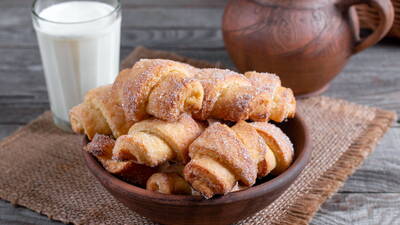  Recept za prhke kiflice sa višnjama i makom koje se tope u ustima 