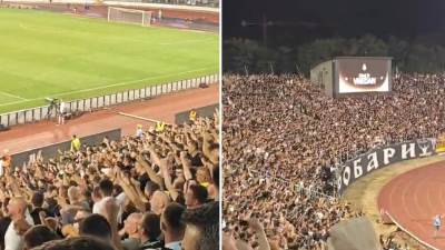  Navijači Partizana slave gol koji je primila Crvena zvezda 