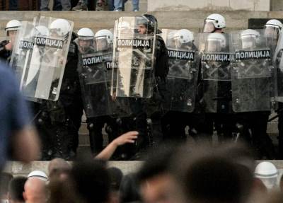  Sukob građana i policije u Užicu prije mitinga SNS-a: 
