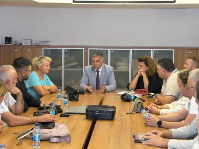  Ministar Borivoje Golubović na sastanku sa direktorima banjalučkih škola. 