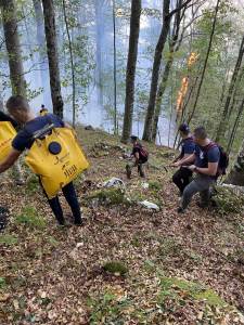  Požar kod Mrkonjić Grada i dalje aktivan, 