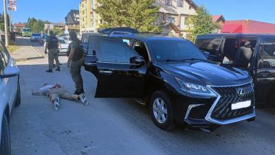  Uhapšene četiri osobe zbog trgovine drogom i oružjem 