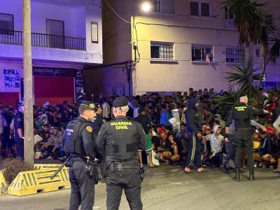  Policija i migranti u Seuti 