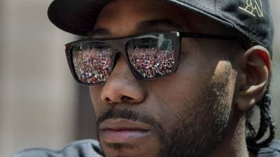  Kavaj Lenard potpisao ugovor sa Toronto Reptorsima.  
