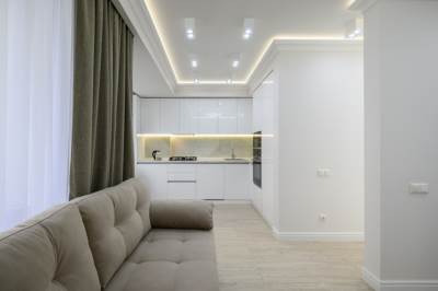  Spušteni plafon u kuhinji sa LED rasvjetom i izolacijom 