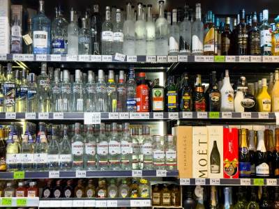  alkoholna pića na polici 