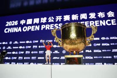  novak djokovic dobio poklon na konferenciji u pekingu  