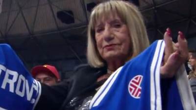  biserka petrovic donijela drazenov dres na mec cibone 