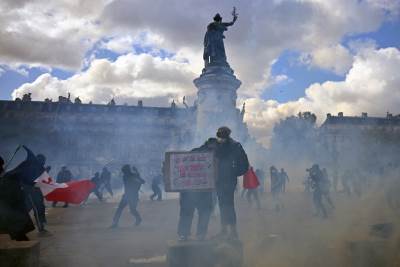  Sukobi demonstranata i policije u Francuskoj ne jenjavaju 