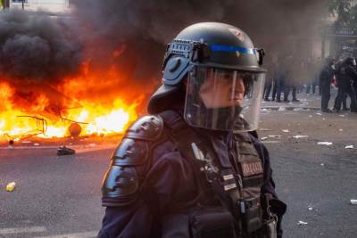  Izgorjela gradska kuća u Limožu: 1.200 uhapšenih na protestima u Francuskoj 