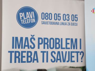  Plavi telefon 