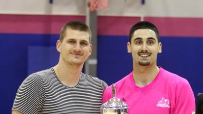  Goga Bitadze i Nikoli Jokiću 